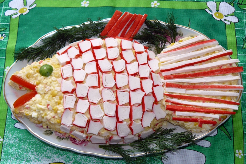 Салат из рыбы с крабовыми палочками Салат из рыбы с крабовыми палочками