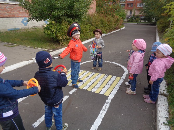 Сюжетно-ролевая игра про профессии "Ситуация на дороге".