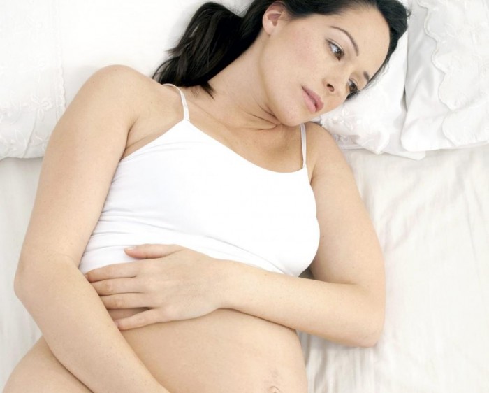 При значительно повышенном давлении беременность может протекать с патологиями.