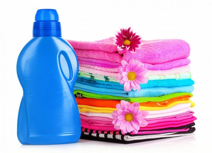 folded-clothes-and-detergent_full
