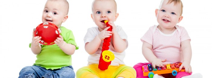 Начинать развивать музыкальный слух ребенка нужно еще в раннем детстве.