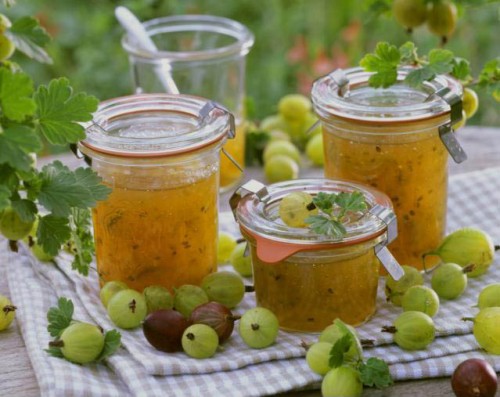 Прозрачное варенье из малины и крыжовника