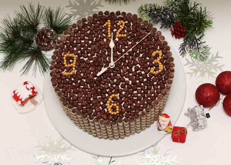 Decoration of New Year's cake