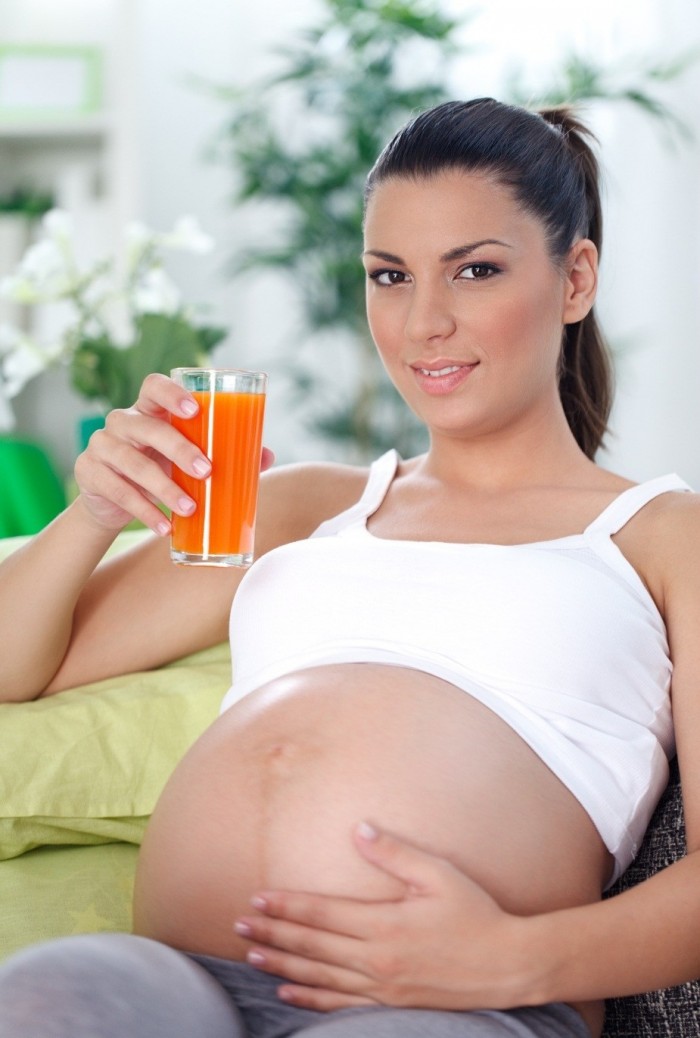 С морковным соком малыша следует знакомить ещё в утробе матери