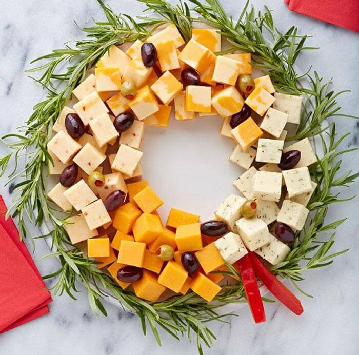 Novoletni sir je narezan v obliki venec