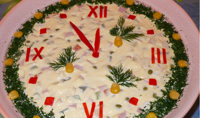 Новогодний салат - часы