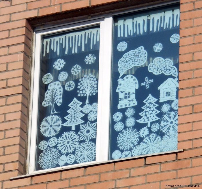 Хартиени фигури на прозореца