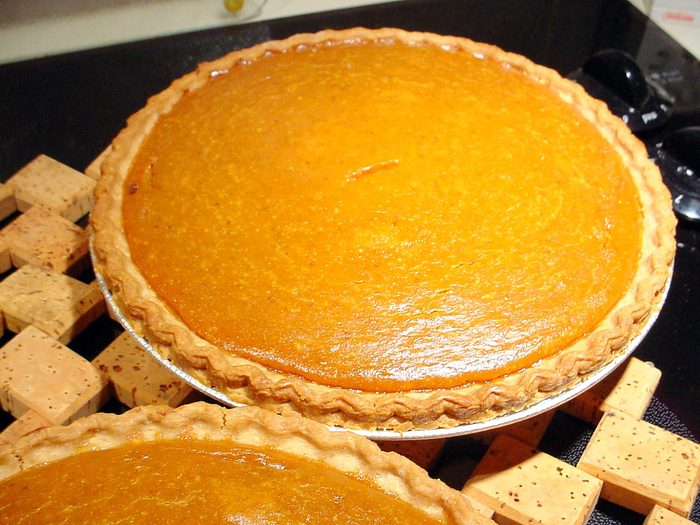 77146787_4453387_66366304_21b08ce24a_two_pumpkin_pies_L