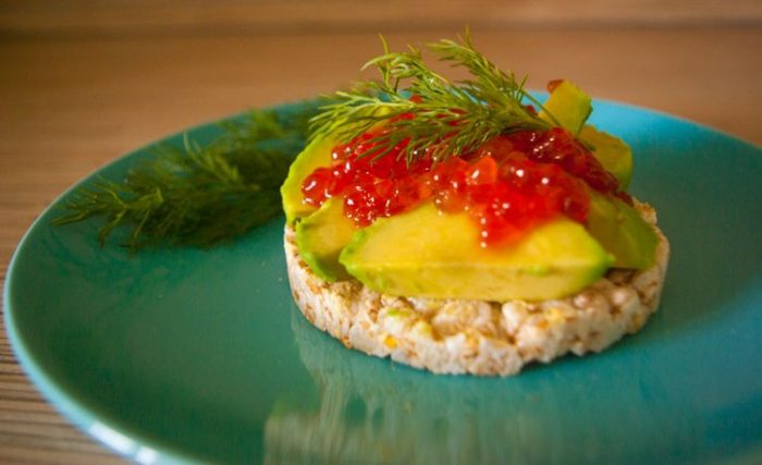 Avocado-Stücke sind keine Sandwiche mit Kaviar.