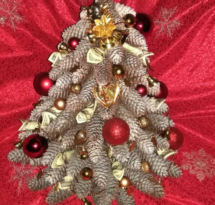 Božično drevo iz stožcev z lastnimi rokami