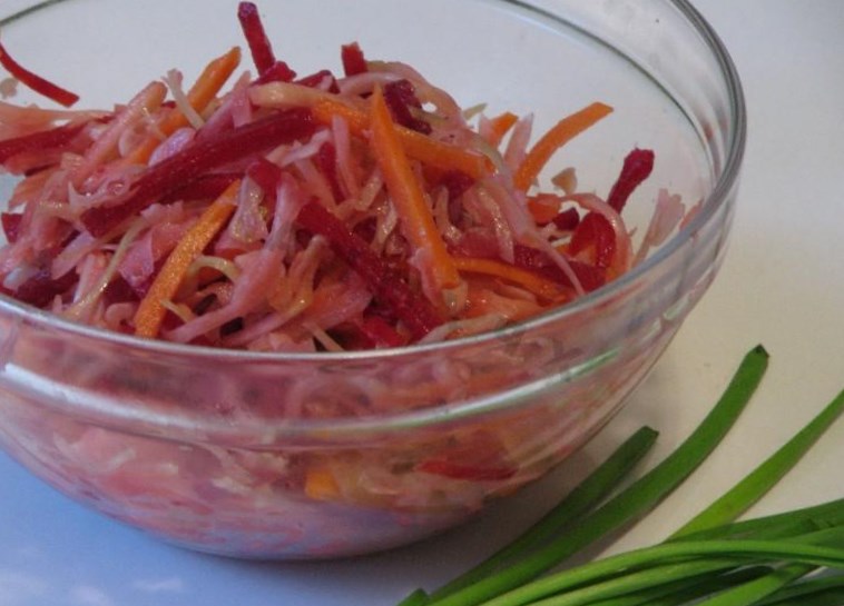 Какой салат из свеклы моркови и капусты