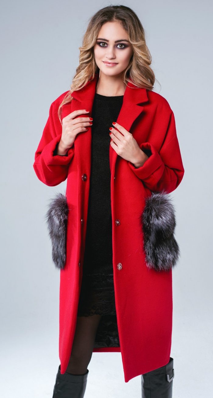 Красное пальто с мехом
