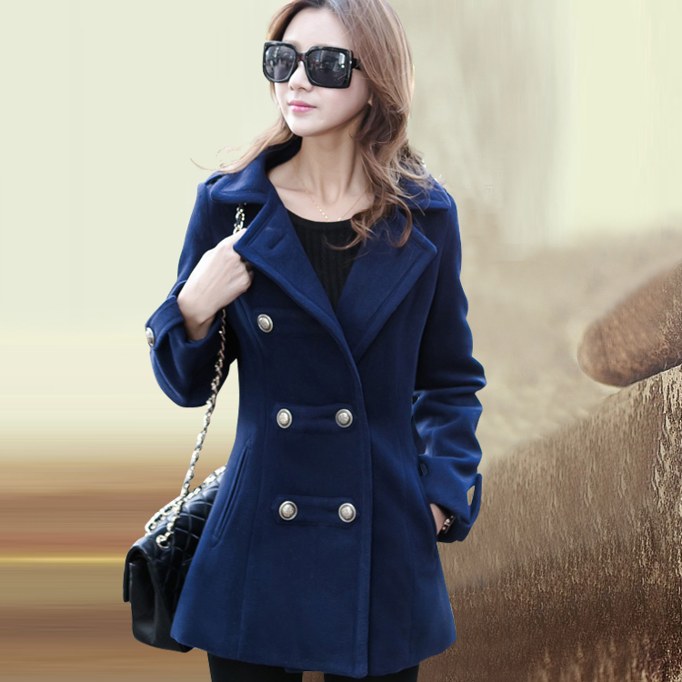 Темно-синее женское пальто с чем носить, чем сочетать?