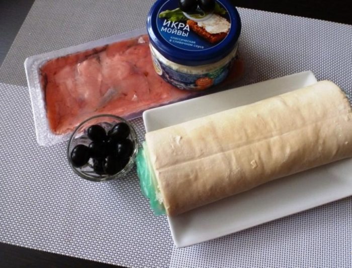 Estos son los ingredientes serán útiles para tartlets con caviar mezclado.