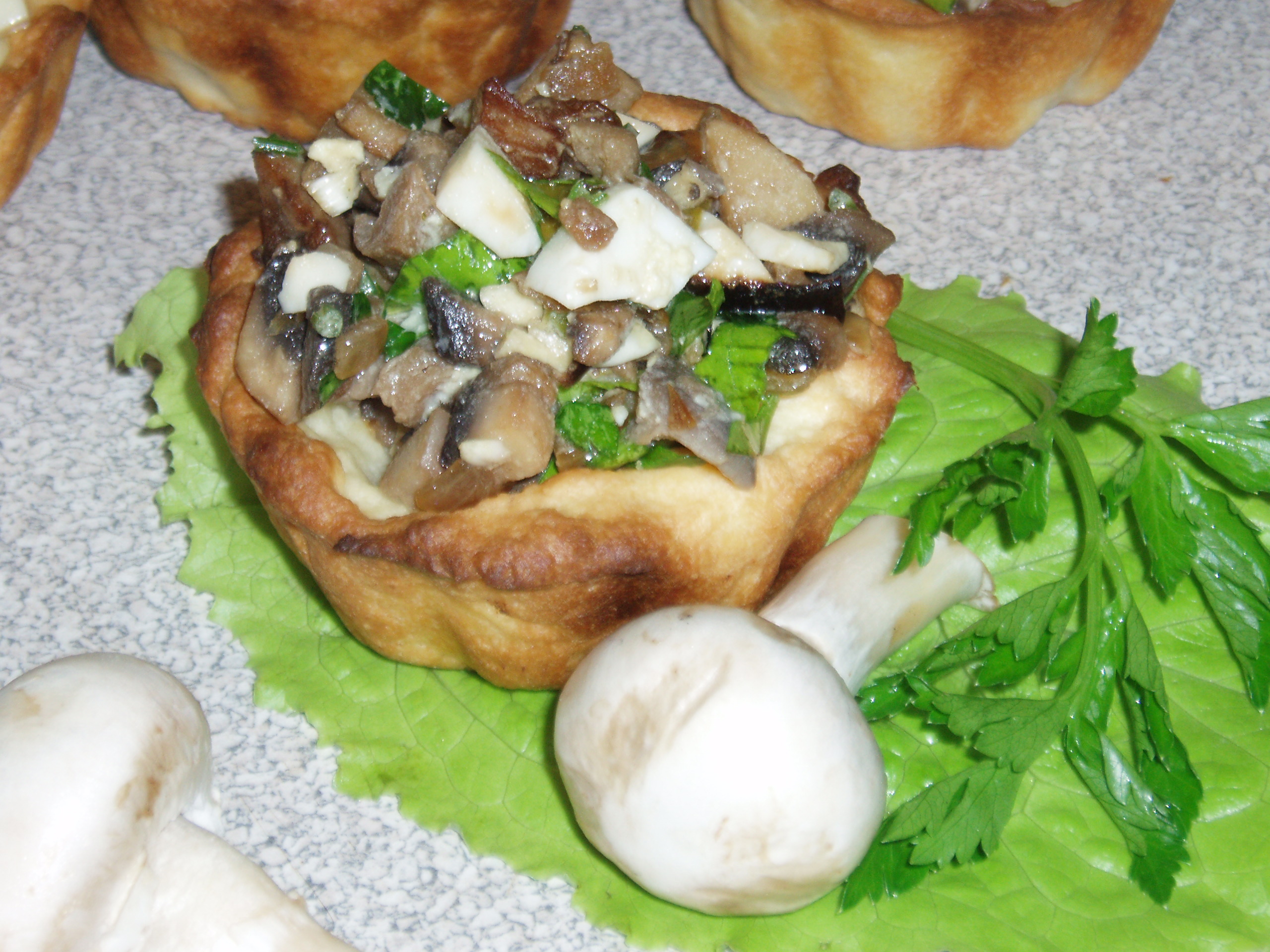 How to cook delicious mushrooms in sour cream in tartlets