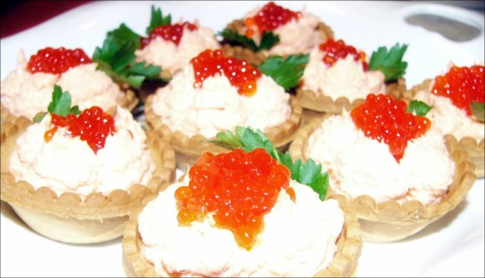 Tartlets mit Lachs und rotem Kaviar