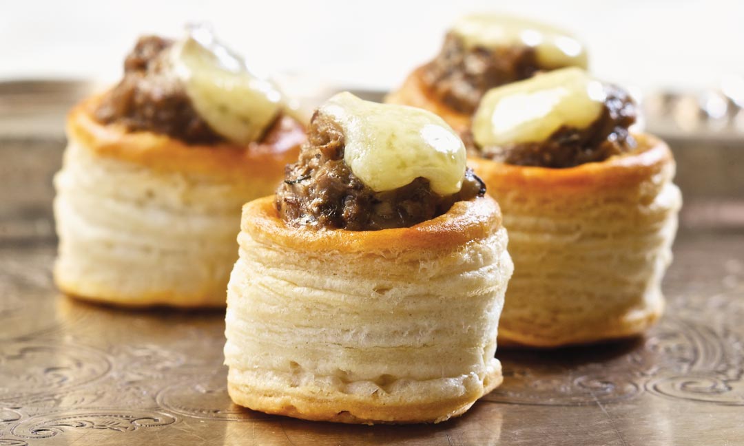 Tartlets with champignons and cheese