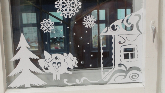 Рисунки смешариков на окнах