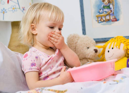 Симптом ротавирусной инфекции у детей: рвота.