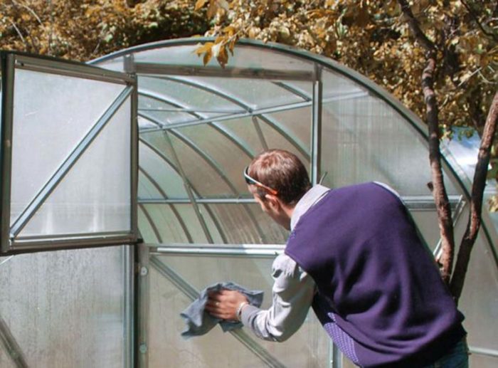 Preparation of a greenhouse or greenhouse