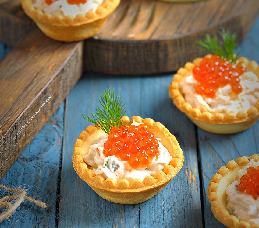 Tartlets with saury and egg
