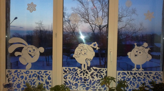 Как украсить окна на Новый год?