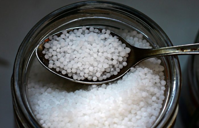 urea in granules for feeding cabbage