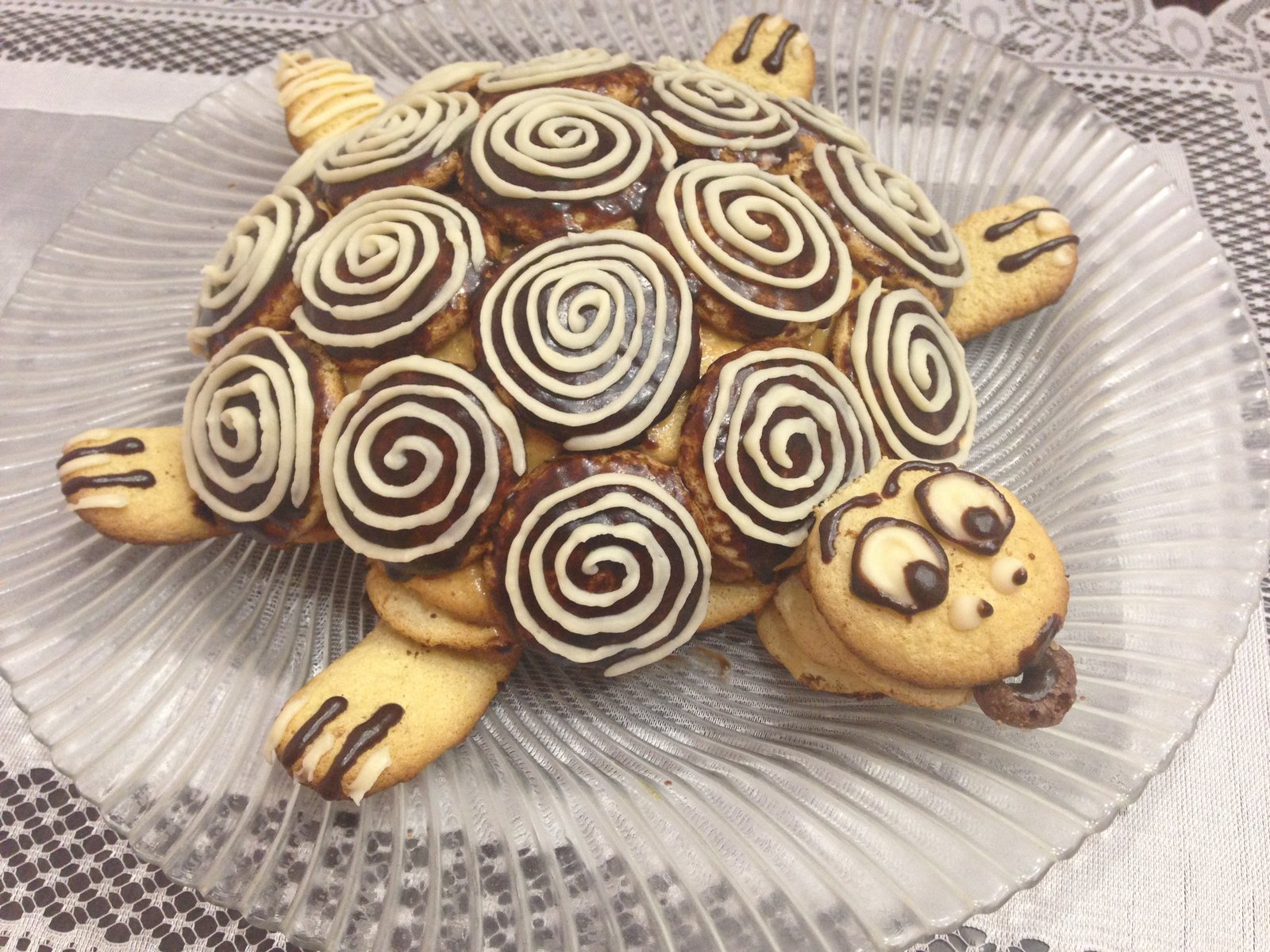 Hur man lägger ut och vackert dekorera en sköldpadda tårta