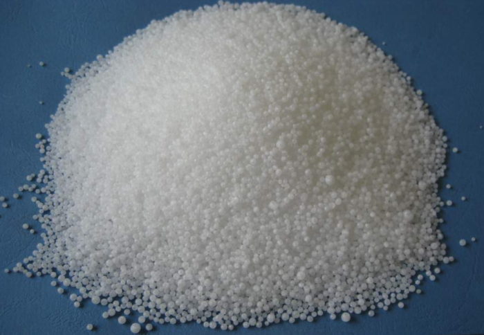 Urea. How to make a solution for spraying trees?