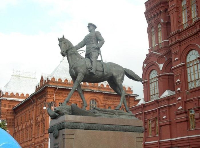 Памятник Жукову на Манежной площади