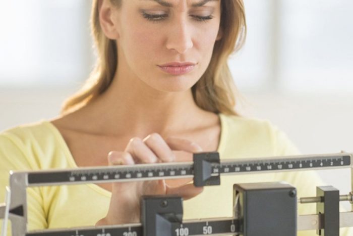 Если вы придерживаетесь всех правил диеты 1200 ккал, но ваш вес стоит, посоветуйтесь со специалистом по питанию.