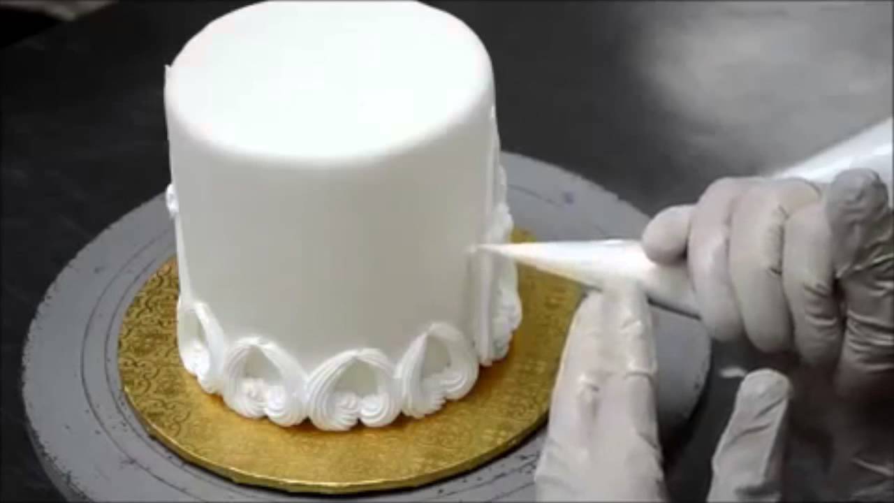 украсить торт кремом и мастикой