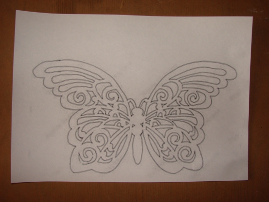 Переносим изображение бабочки на бумагу