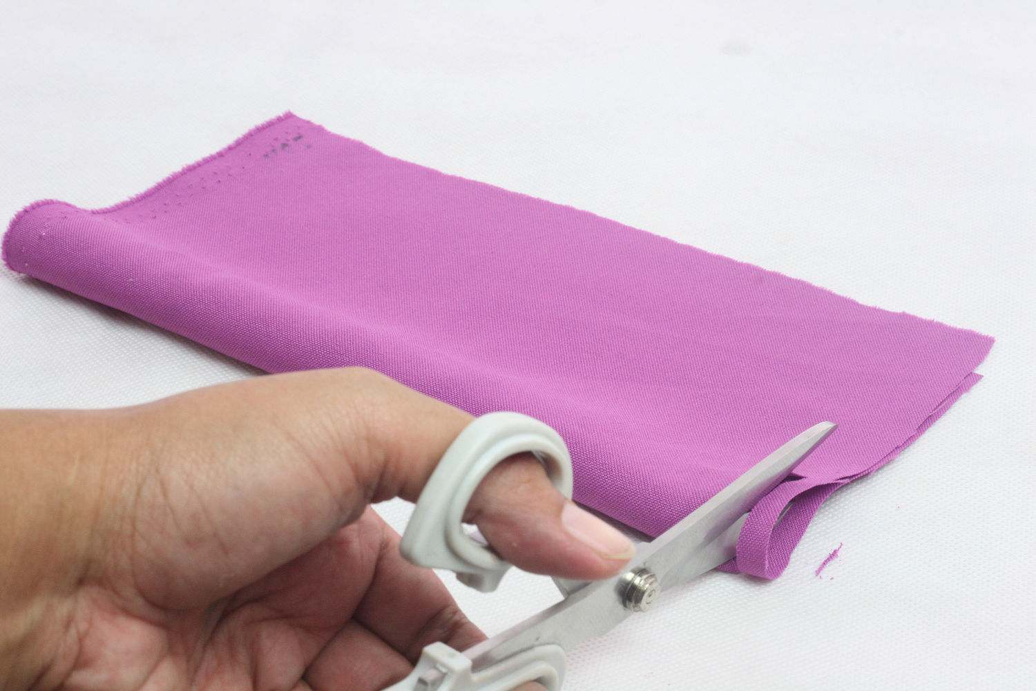 Выравнивание боковой кромки ткани для пенала