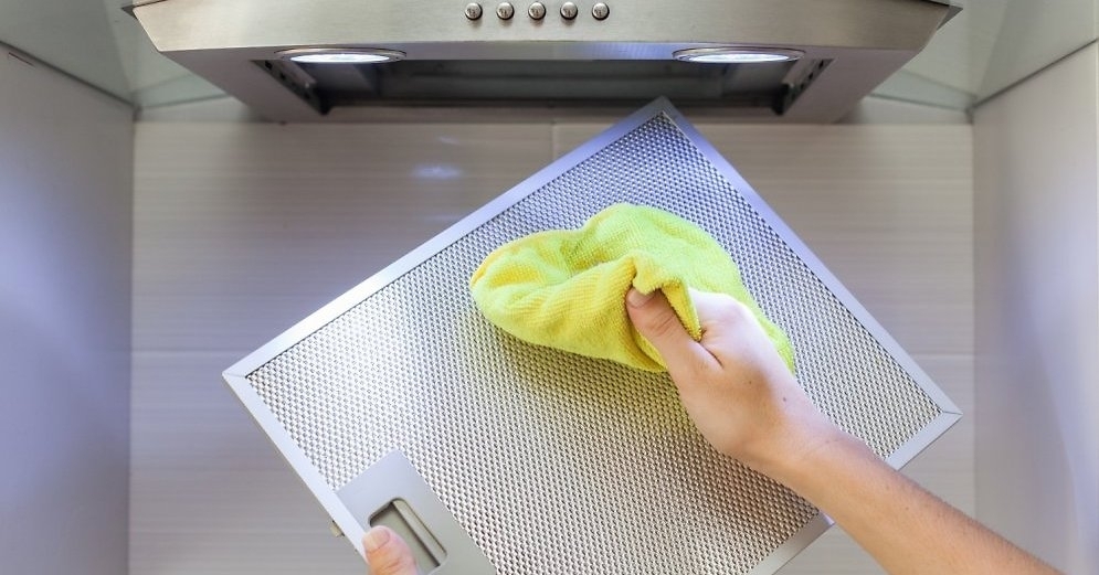 Как почистить кухонную вытяжку от жира народными средствами?