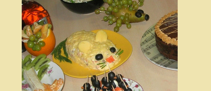 Hermosa decoración de ensaladas para una mesa festiva para un cumpleaños: ideas, fotos