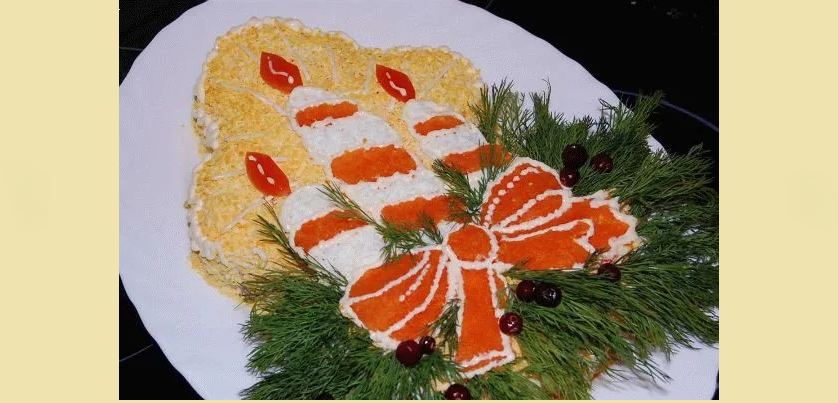 Frumoasă decorare a salatelor de Crăciun