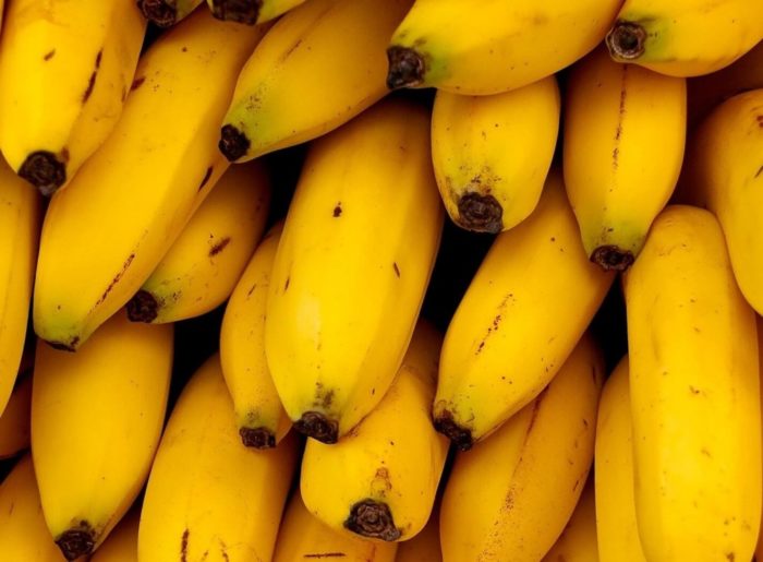 Banane ist reich an Vitaminen und daher wirksam für die Behandlung von Husten