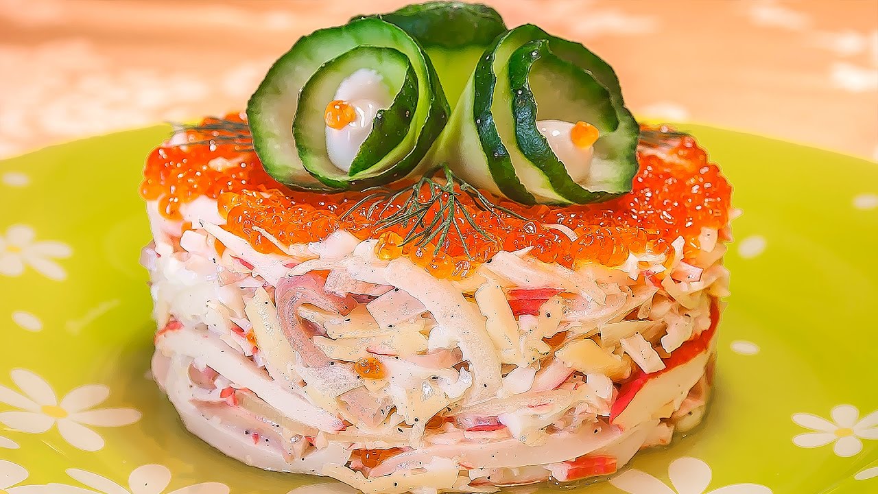 Salat mit der Zugabe von Kaviar