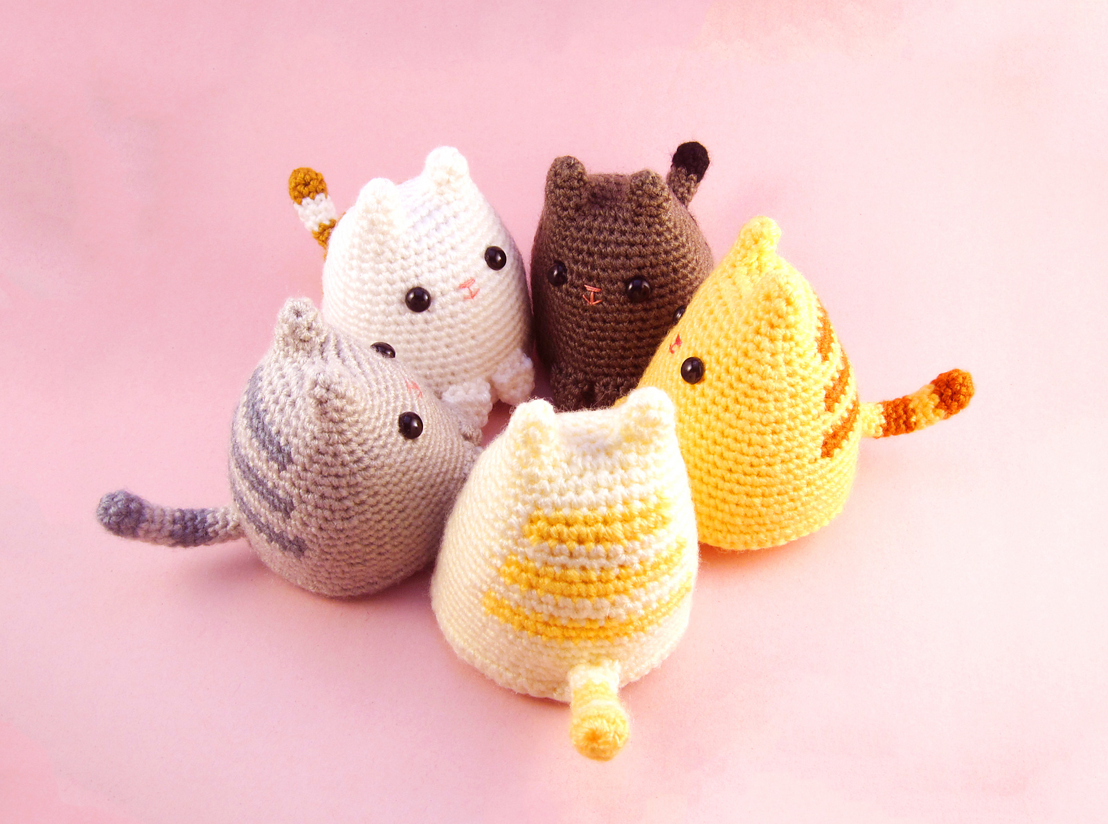 Маленькие игрушки связанные Маленькие игрушки связанные