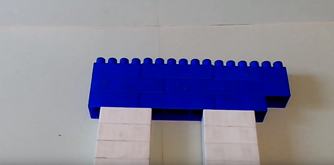 Третий ряд синих блоков