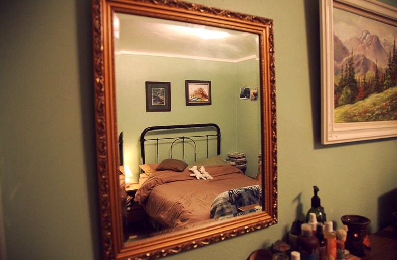 Сон напротив зеркала