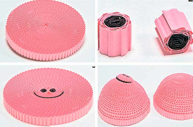 Готовим заготовки: сворачиваем круги из розовой бумаги