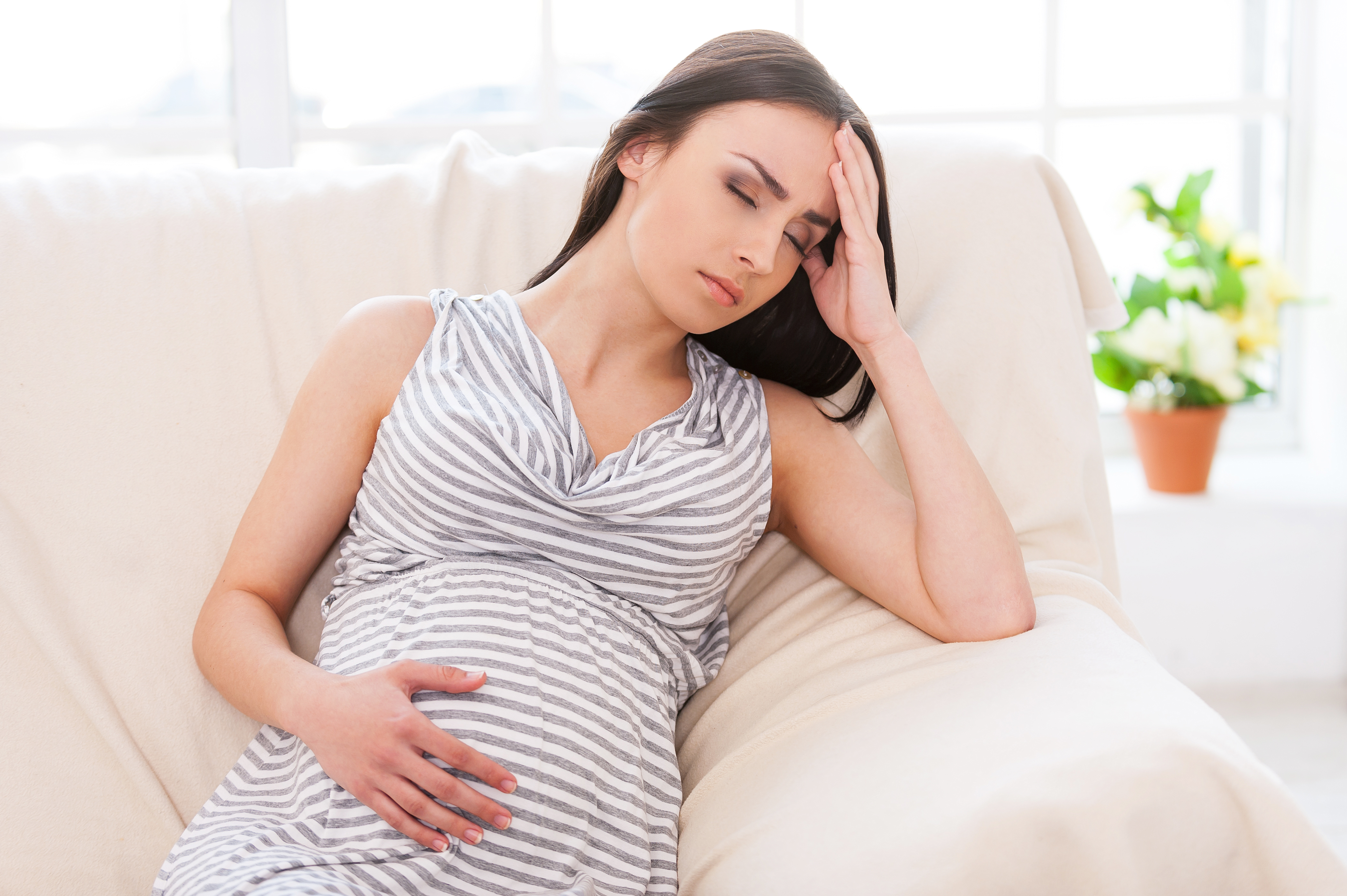 Почему у беременных кружится. Боли при беременности. Незамужние беременные женщины.