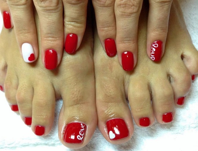 Pedicure with hearts: ideas 2021-2022
