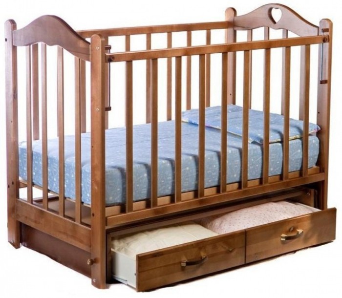 Размер бортиков для детской кроватки зависит от её габаритов