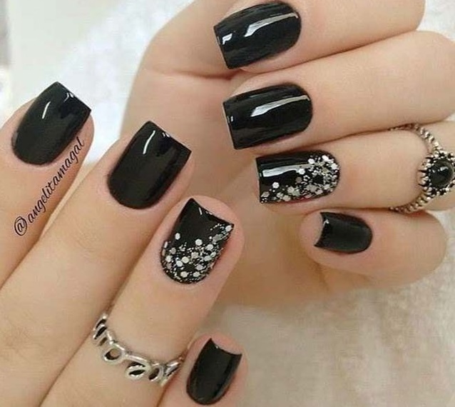 Manicure for the New Year: Ideas 2022