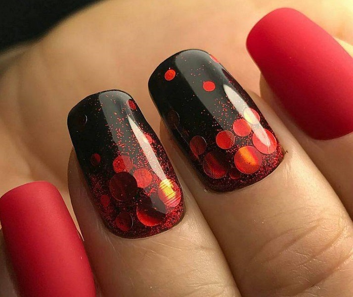 New Year's ideas of red manicure 2022