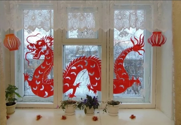 Украшение окна к году Дракона