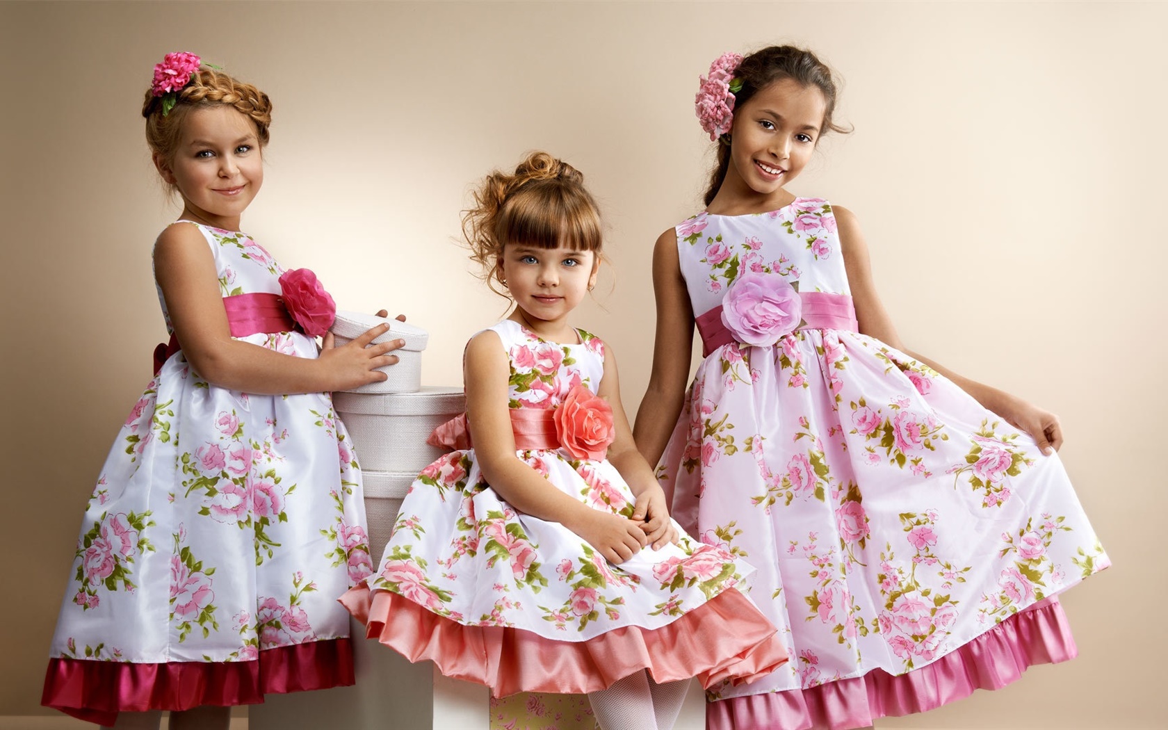 three-beautiful-cute-little-girls_1680x1050_wallpaper